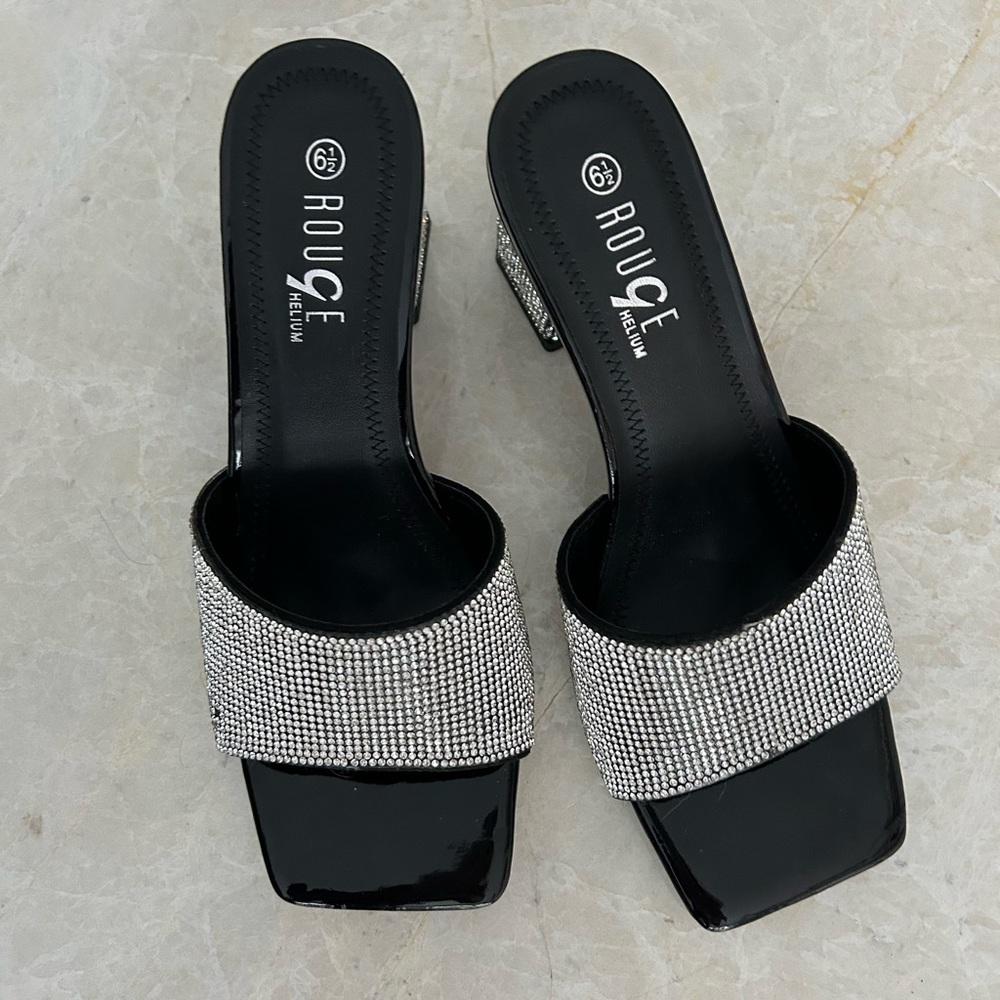 Never worn Rouge slip-on star studded shoes size 6.5